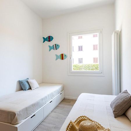 2 Bedroom Lovely Apartment In Rosignano Solvay Esterno foto