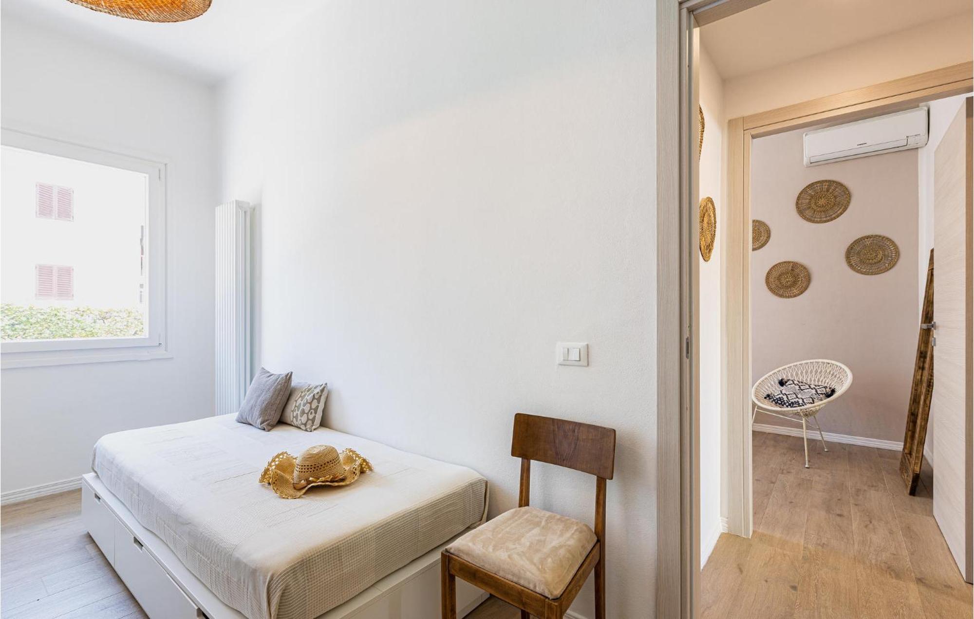 2 Bedroom Lovely Apartment In Rosignano Solvay Esterno foto