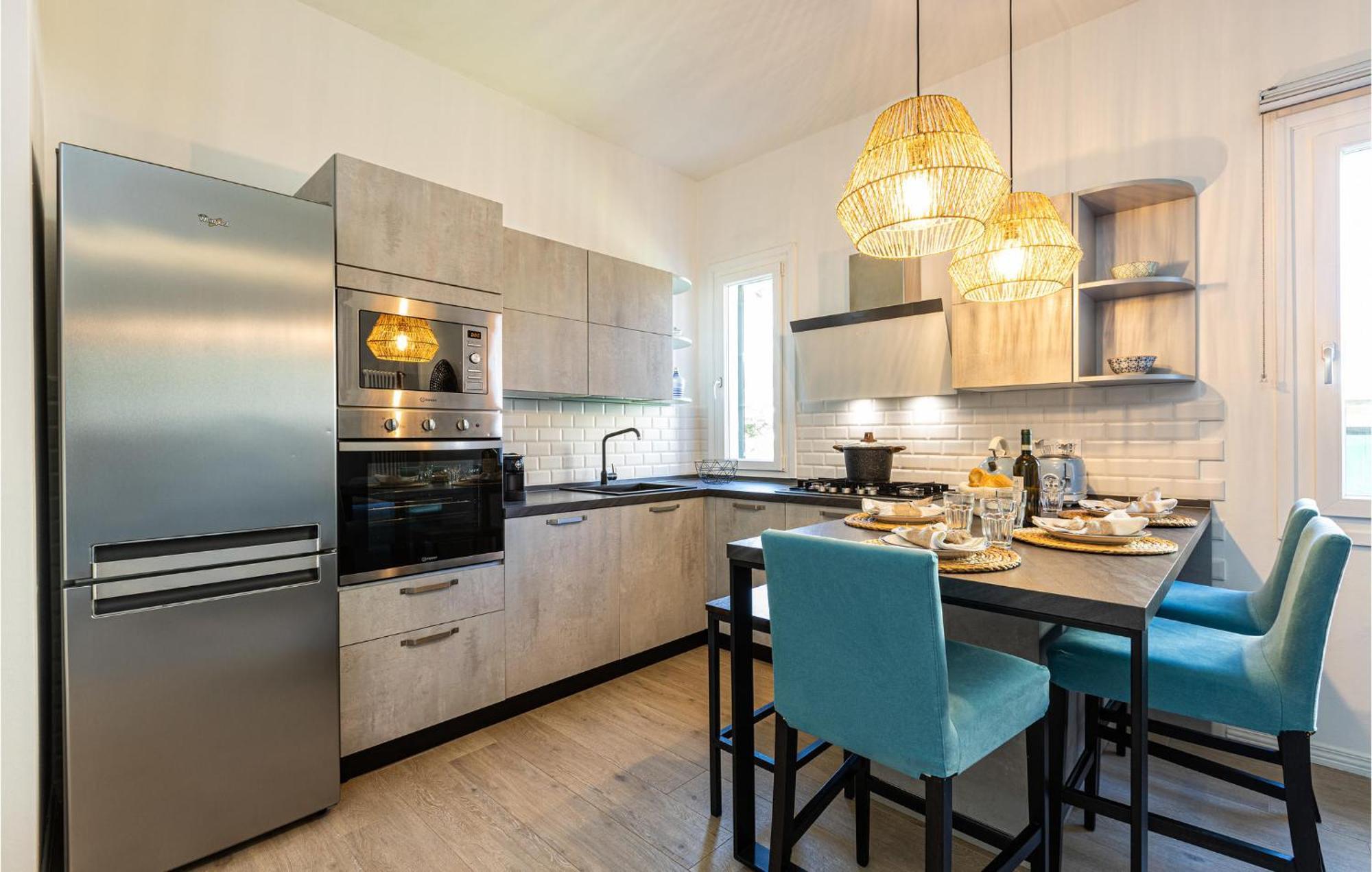 2 Bedroom Lovely Apartment In Rosignano Solvay Esterno foto