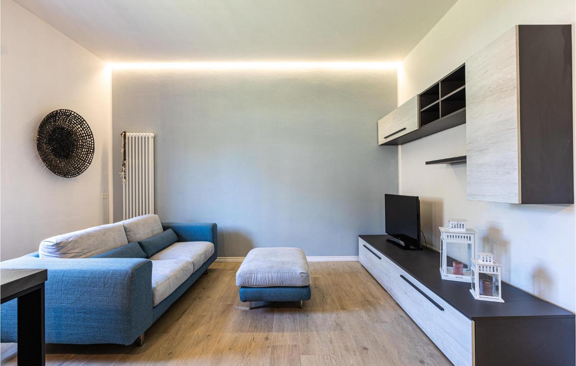 2 Bedroom Lovely Apartment In Rosignano Solvay Esterno foto