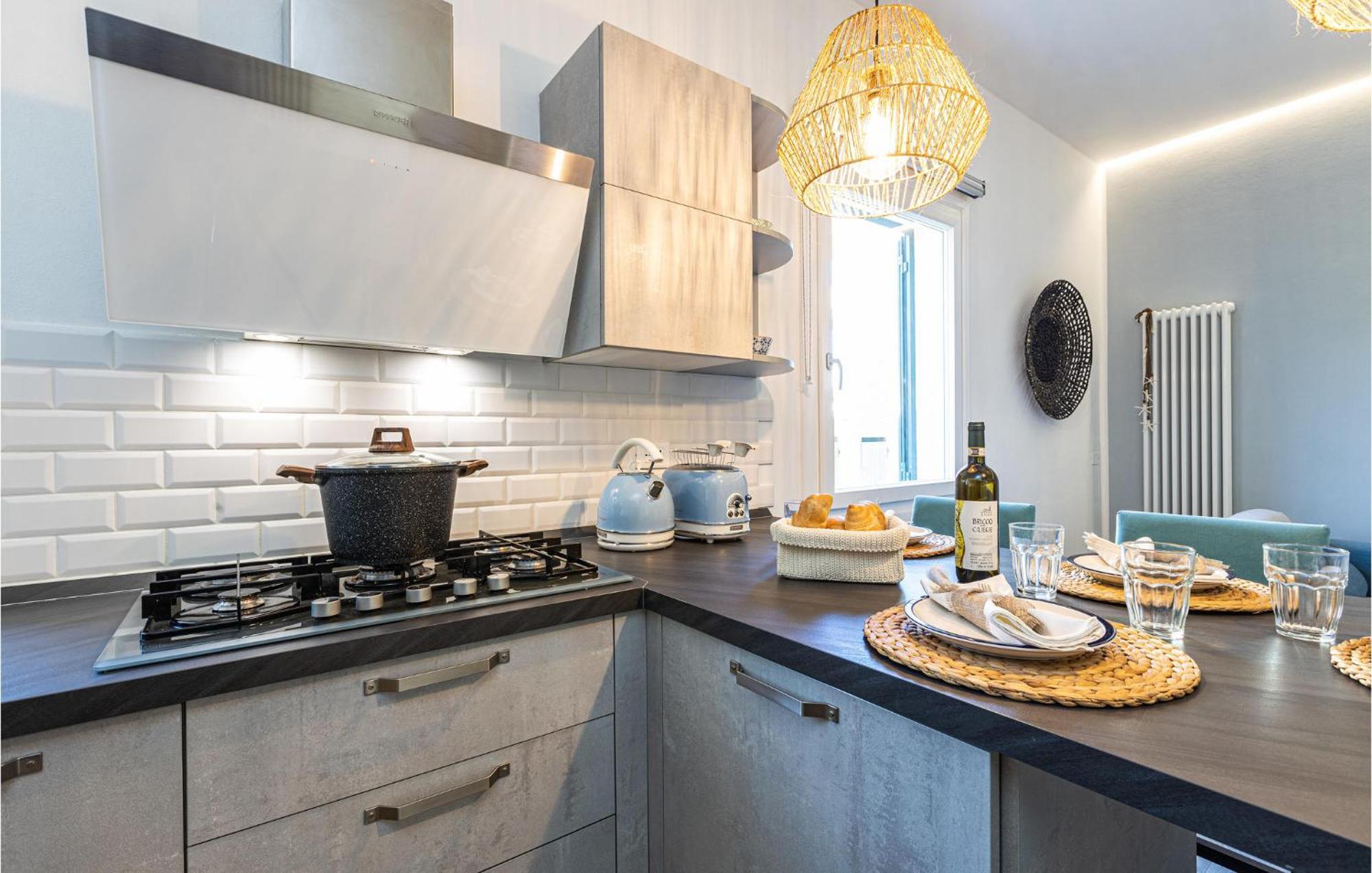 2 Bedroom Lovely Apartment In Rosignano Solvay Esterno foto