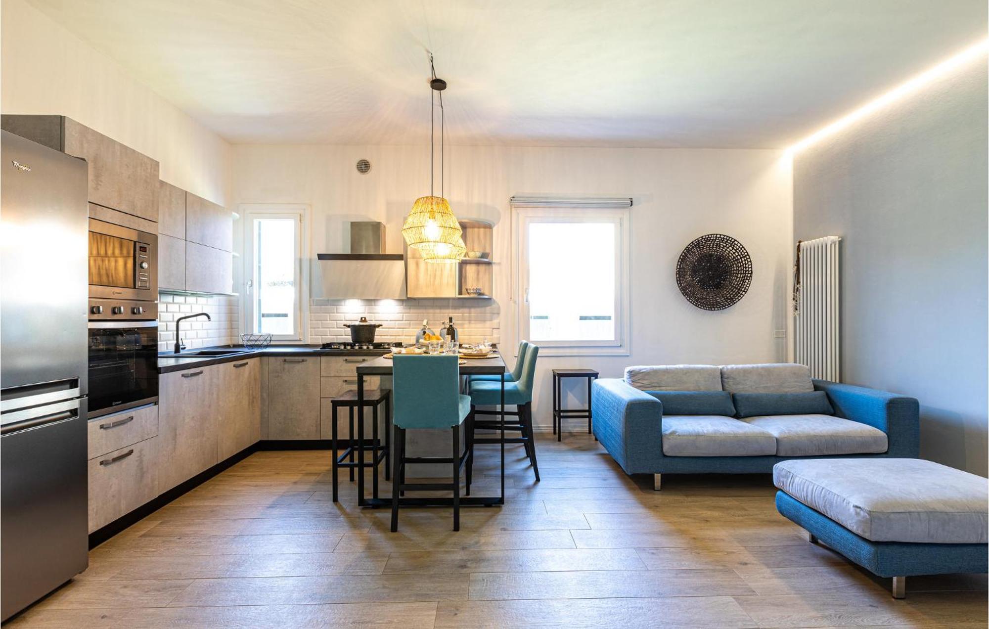 2 Bedroom Lovely Apartment In Rosignano Solvay Esterno foto